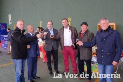 El alcalde de Abrucena, Antonio Torres, inauguró el acto ante numerosos asistentes.