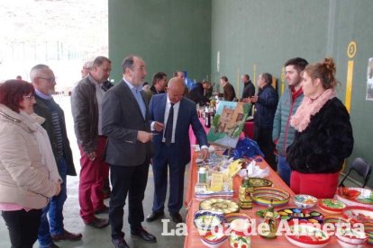 El alcalde de Abrucena, Antonio Torres, inauguró el acto ante numerosos asistentes.