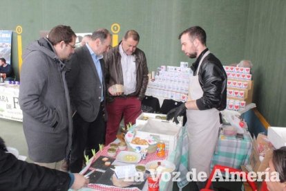 El alcalde de Abrucena, Antonio Torres, inauguró el acto ante numerosos asistentes.