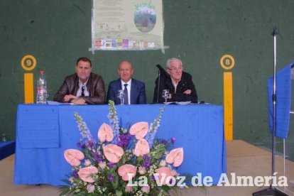 El alcalde de Abrucena, Antonio Torres, inauguró el acto ante numerosos asistentes.