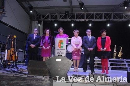 La alcaldesa benaducense, Mari Carmen Soriano, abrió la gala de coronación de las Reinas con su saluda