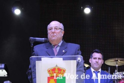 La alcaldesa benaducense, Mari Carmen Soriano, abrió la gala de coronación de las Reinas con su saluda