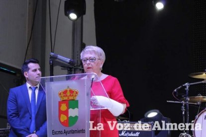 La alcaldesa benaducense, Mari Carmen Soriano, abrió la gala de coronación de las Reinas con su saluda