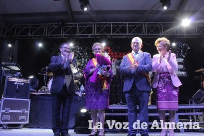 La alcaldesa benaducense, Mari Carmen Soriano, abrió la gala de coronación de las Reinas con su saluda