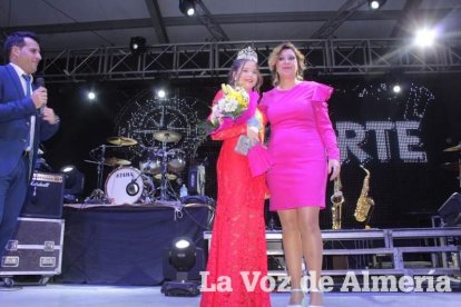 La alcaldesa benaducense, Mari Carmen Soriano, abrió la gala de coronación de las Reinas con su saluda