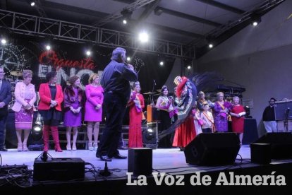 La alcaldesa benaducense, Mari Carmen Soriano, abrió la gala de coronación de las Reinas con su saluda