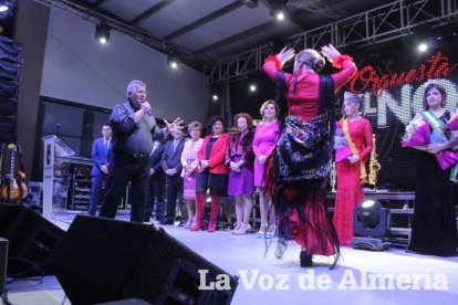 La alcaldesa benaducense, Mari Carmen Soriano, abrió la gala de coronación de las Reinas con su saluda