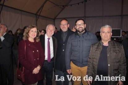 La alcaldesa benaducense, Mari Carmen Soriano, abrió la gala de coronación de las Reinas con su saluda