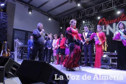 La alcaldesa benaducense, Mari Carmen Soriano, abrió la gala de coronación de las Reinas con su saluda