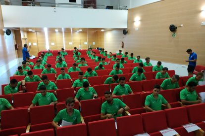 Realizando las pruebas teóricas.