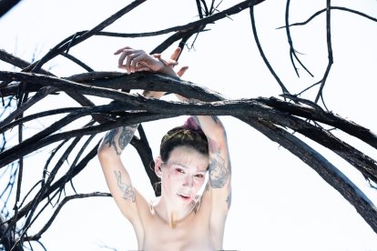 Clemente Jiménez colabora en un proyecto benéfico para repoblar los bosques.