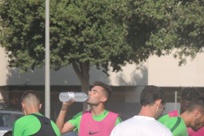 Andoni López se refresca.