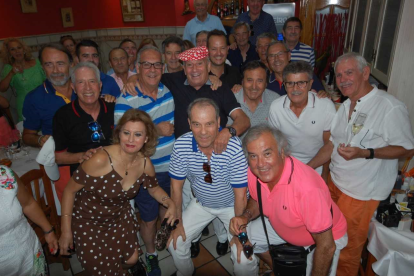 Paquitico fue de \'gorra\' a la comida.