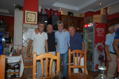 Los hermanos Andújar con Paquitico y Pepe Luis Almécija.