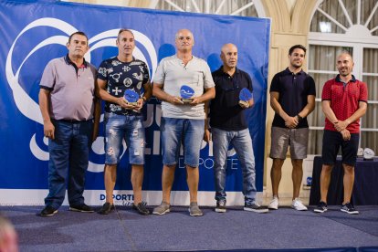 Los podios por categorías.