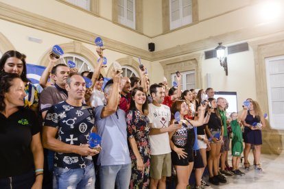 La Diputada, Ángeles Martínez, en la entrega.