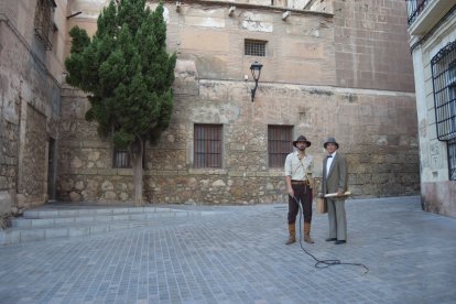Ensayando la escena.
