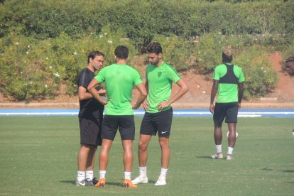 Fran hablando con Adri e Iván Martos.