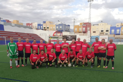 El Adra de rojo plagado de abderitanos.