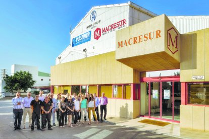 MORERA Y VALLEJO INDUSTRIAL. Trabajadores de todos los departamentos que forman esta empresa.