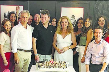 VELLSAM. En el centro, María Zamora y Francisco Castillo, gerentes de Vellsam. Con ellos, Rafael López, director de Producción; Gabriel Ferrón, director Comercial; Fernando Castilla, director de Desarrollo de negocio; Manuel Ferrón, director Financiero.