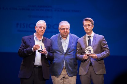 El diputado Manuel Alías, en el centro de la imagen.