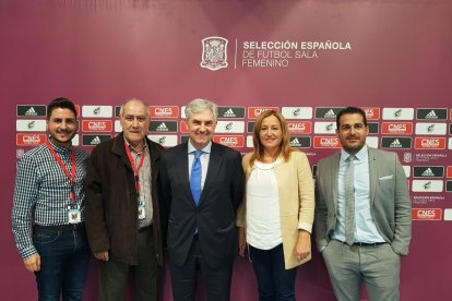 La alcaldesa de Níjar presidió el partido.