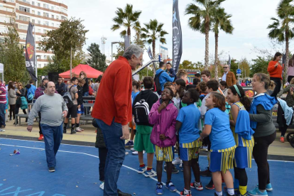 Frnando Romay con sus niños.