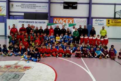 la gran familia del fútbol bebé en Viator.
