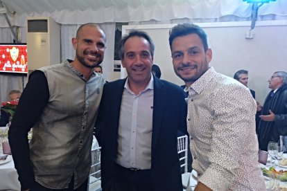Nano y René con el concejal de Deportes.