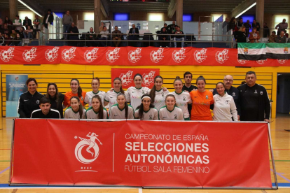 La Selección de Andalucía posando antes del partido.