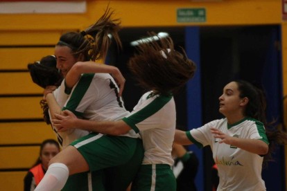 Andalucía celebrando un gol.