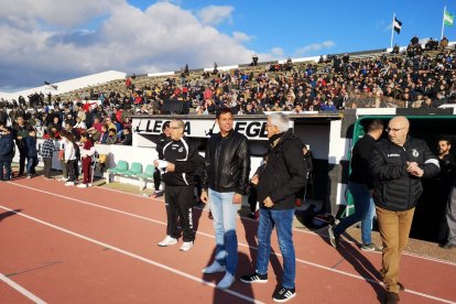 Rumbo al centro del campo.