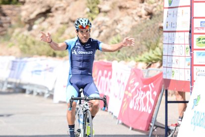 Jorge Montenegro llegando a meta.