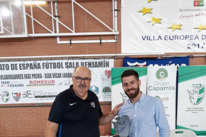 Caparrós Nature recibió una placa de la Federación.