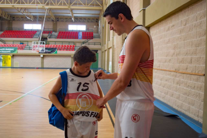 Una firma para el recuerdo.