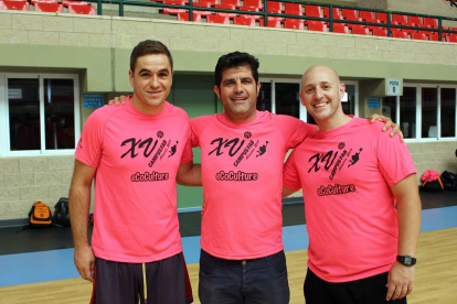 Raúl Fernández entre Paco Zafra y Rafa Rufián.