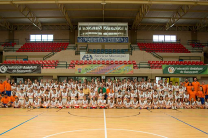 La gran familia con las autoridades.