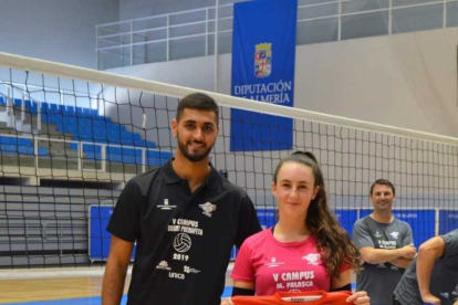 Fran Iribarne regaló dos camisetas de la Selección.