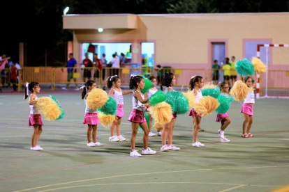 Las jóvenes animadoras.