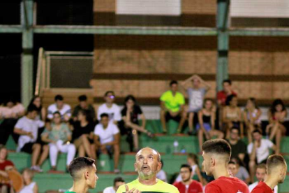 Moneda al aire en el sorteo de campos.