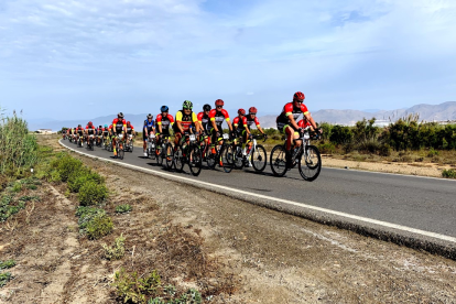 Corriendo en pelotón por el Poniente.