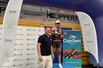 Cécile Ribouleau en lo más alto del podio.