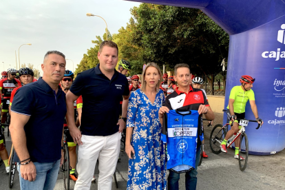 En la línea de salida con la concejala María José Martín.