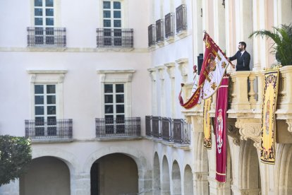Desde el balcón del Ayuntamiento de Almería.
