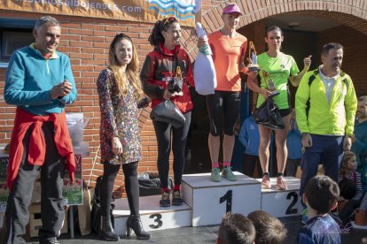 El podio femenino con las campeonas.