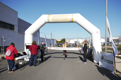 Verdegay cruza la meta en solitario.