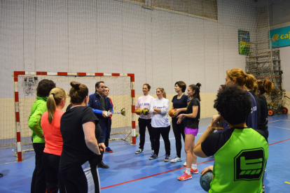 El concejal de Deportes visitó a las jugadoras.