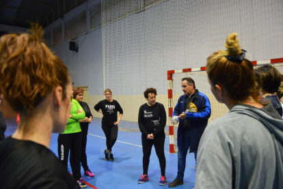 Juanjo Segura se interesó por la marcha del equipo.