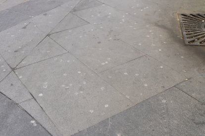 Estado de la calle junto al Teatro Cervantes.